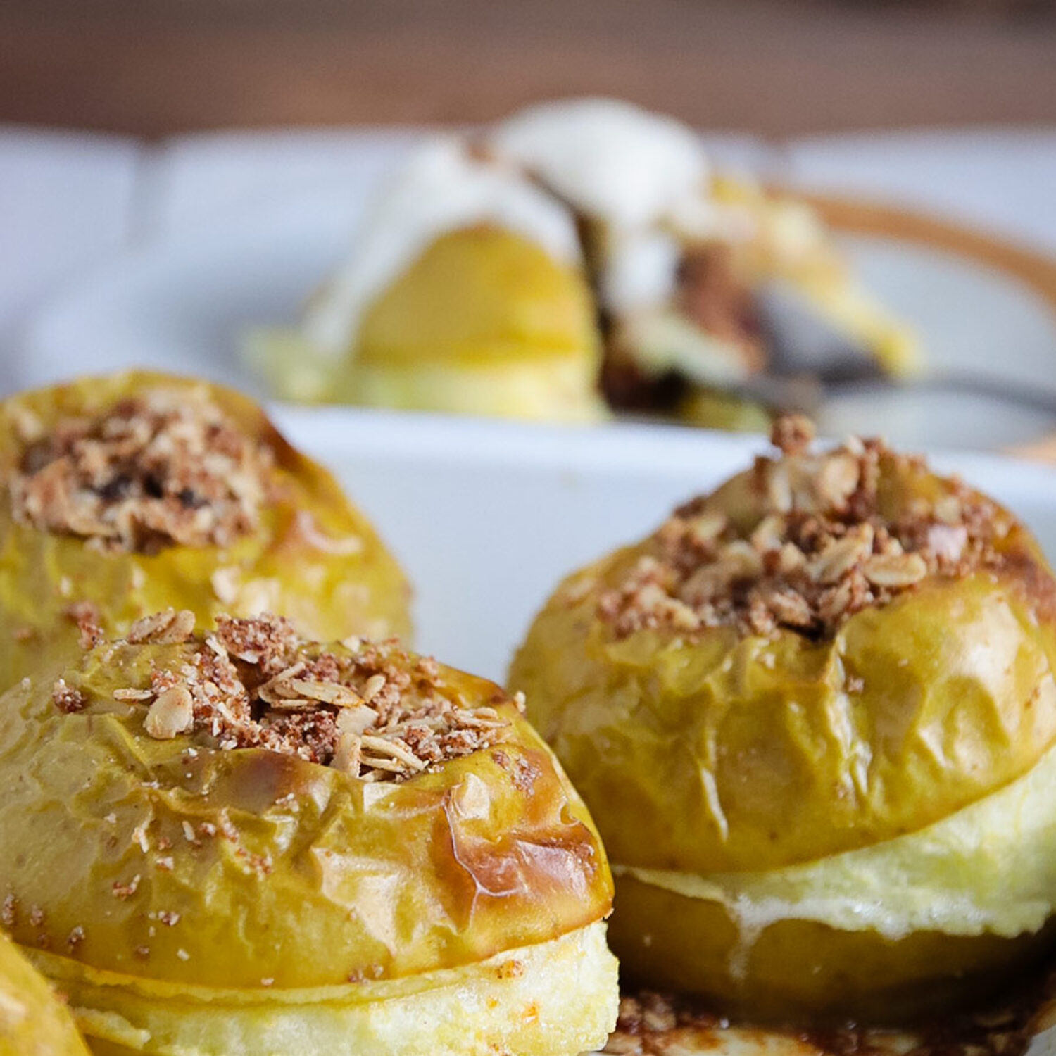 Crumble filled Baked Apples