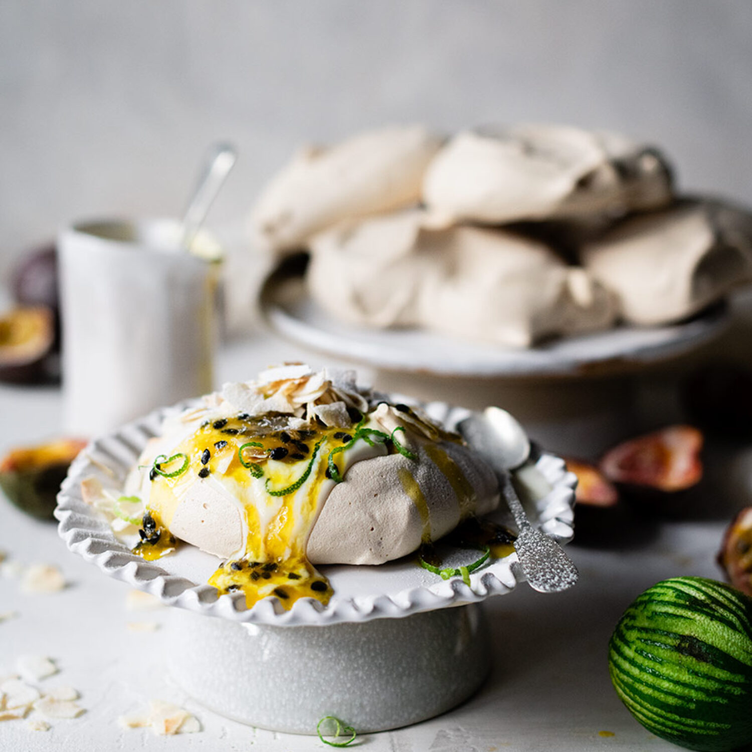 Vegan meringue with passion fruit