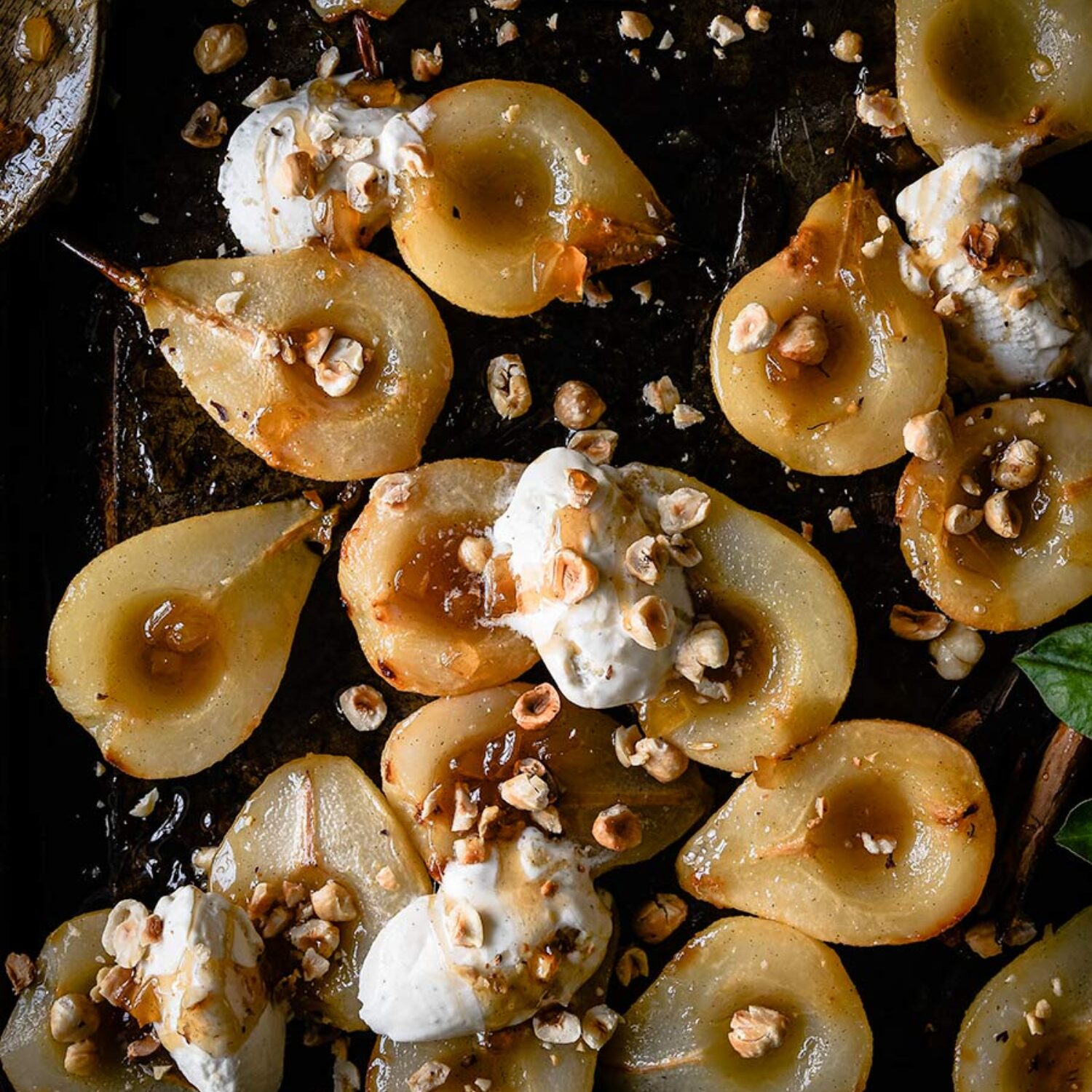 Sticky baked ginger & vanilla pears